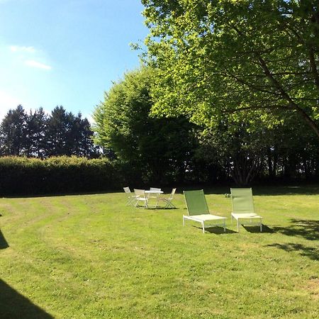 Hotel Les Landes à Saint-Pardoux-Corbier Extérieur photo